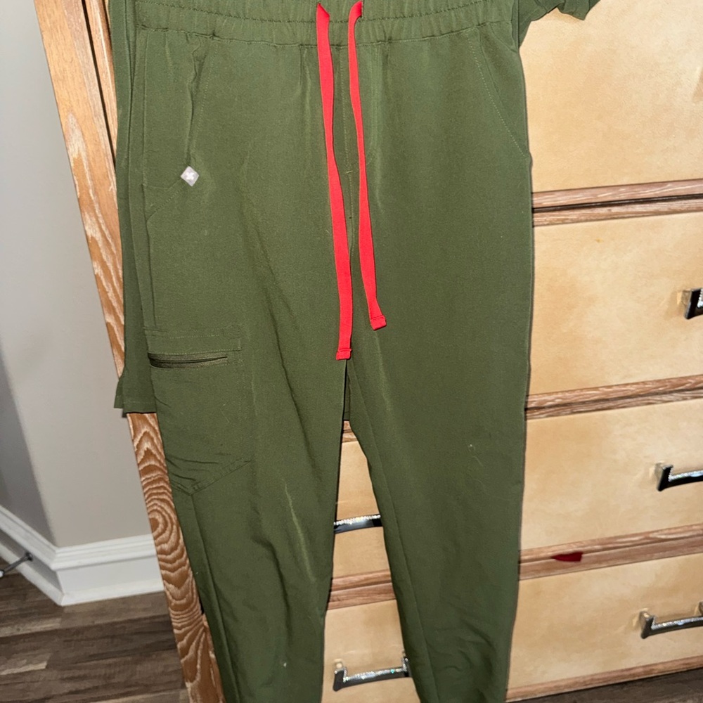 Figs Olive Technical Collection Set - image 6